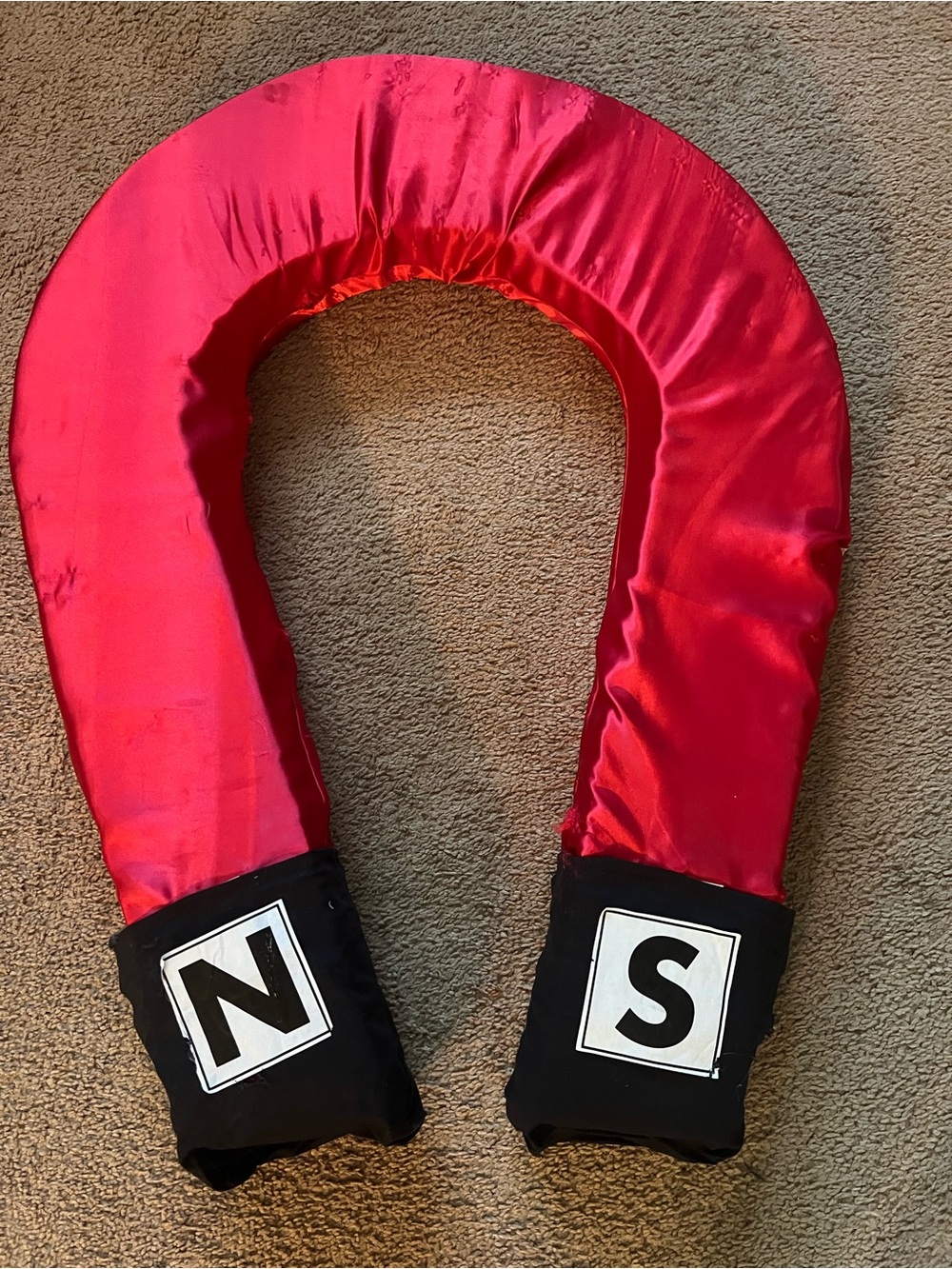 Adult Red Horseshoe Neck Pillow magnet with North/South Design - Unbranded